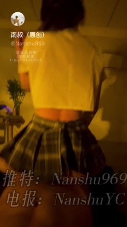 推特新晋泡良桩机，京城纹身肌肉壮汉「南叔」99年北京JK博士生女大，深喉口交，后入翘臀，女上位骑乘，无套内射 截图6