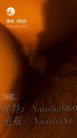 推特新晋泡良桩机，京城纹身肌肉壮汉「南叔」99年北京JK博士生女大，深喉口交，后入翘臀，女上位骑乘，无套内射 截图12
