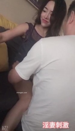 顶级淫妻博主，【刺鸡】，分享老婆给单男操多P，露脸，这个少妇真是骚，喜欢大学生 截图5