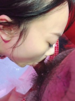 【最新性爱泄密】美腿女友丝袜长靴最美性爱流出 口交后入各种姿势啪啪内射 完美露脸 截图8
