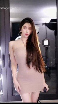 抖音极品少妇【海琴烟】九头身美女，裸舞诱惑，道具自慰高潮，喜欢大长腿闻大屁眼子的不可错过 截图7