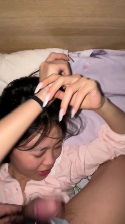 南京清纯反差女友【陈永佳】露脸性爱自拍，被男友尽情玩弄舔屌抽插骚穴，小母狗属性拉满 截图8