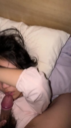 南京清纯反差女友【陈永佳】露脸性爱自拍，被男友尽情玩弄舔屌抽插骚穴，小母狗属性拉满 截图16