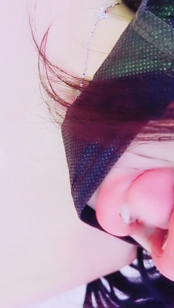 最新重磅分享，推特女神福利姬【大队长】未流出土豪私拍视图合集，情趣制服紫薇销魂可撸精尽人亡的节奏 截图4