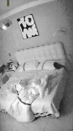 酒店针孔偷拍 ️戴口罩的长衫女被胖哥扑倒后翻来覆去打桩操 截图4