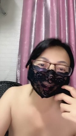 【小小美妇人】骚臀御姐 丝袜长腿美足 巨乳肥臀肥鲍 大屁股真性感 主动吃鸡 掰穴自慰 截图8