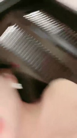 【强烈推荐 ️一饱眼福】人气高颜女神『奶球』携保时捷车模闺蜜下海捞金 两姐妹天天轮番被干 无套内射 全裸出镜 截图5