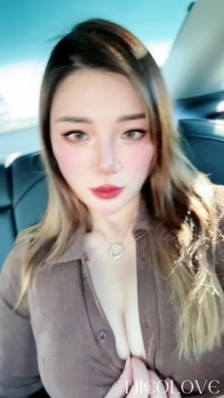 P站着名博主淫欲少妇法籍亚裔「Nicolove」OF露脸性爱私拍 顶级亚裔网黄挨操阿黑颜 截图5