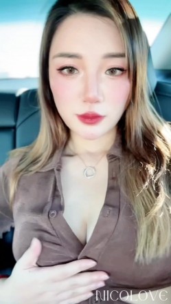 P站着名博主淫欲少妇法籍亚裔「Nicolove」OF露脸性爱私拍 顶级亚裔网黄挨操阿黑颜 截图9