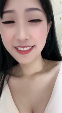 户外！【女主】深夜开宝马上街勾搭大鸡巴代驾小哥车震 截图1