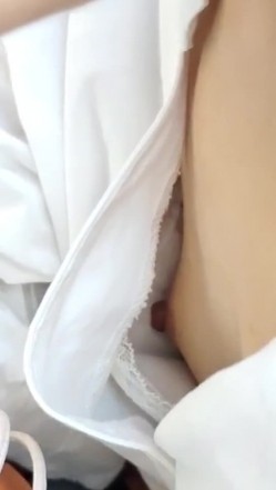 漂亮妹子早晨没有睡醒在地铁上又睡着了露出了二个大白奶子 截图5