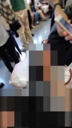 漂亮妹子早晨没有睡醒在地铁上又睡着了露出了二个大白奶子 截图14