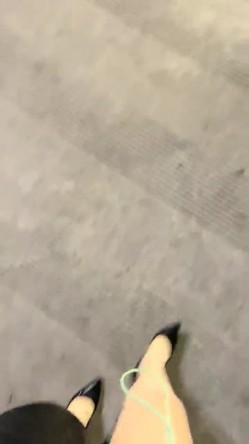 户外露出，真实刺激！~【你的户外小淫妇】，商场公园地摊，周边行人不少，又紧张又激动，水流了好多 截图7