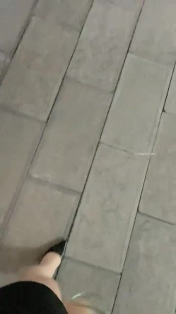 户外露出，真实刺激！~【你的户外小淫妇】，商场公园地摊，周边行人不少，又紧张又激动，水流了好多 截图11
