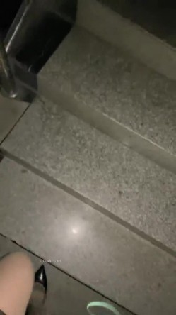 户外露出，真实刺激！~【你的户外小淫妇】，商场公园地摊，周边行人不少，又紧张又激动，水流了好多 截图16