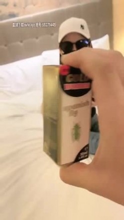 奶味小仙女空降赴约当地金主中年恋足男 星级酒店各种玩得不亦乐乎中 截图1