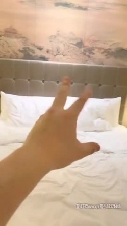 奶味小仙女空降赴约当地金主中年恋足男 星级酒店各种玩得不亦乐乎中 截图4