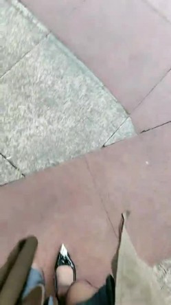 玩得太疯狂了，露出大神，【老师在户外】足浴店，路边小吃摊，服装店，走哪浪哪，行人众多，超刺激~玩得就是心跳 截图16