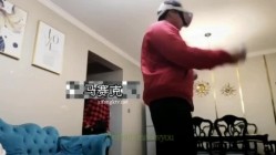 重磅炸弹！万人求档高门槛梦幻联动，顶级绿帽网红大咖联手【绿帽女友+你的大婊姐】私拍，当着男友的面给戴绿帽子 截图3