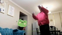 重磅炸弹！万人求档高门槛梦幻联动，顶级绿帽网红大咖联手【绿帽女友+你的大婊姐】私拍，当着男友的面给戴绿帽子 截图9