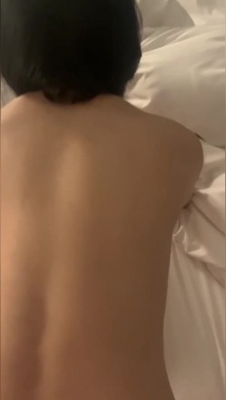 91Q先生 调教极品女友，这身材渍渍渍~完美的大长腿性感屁股，后入插入最深插到底，小骚货忍受不了开始娇喘！ 截图8