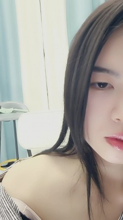 高冷气质美女小姐姐，小尺度性感诱惑，没穿内裤，一线天美穴骚跳蛋，翘起屁股掰开，低低呻吟娇喘 截图2