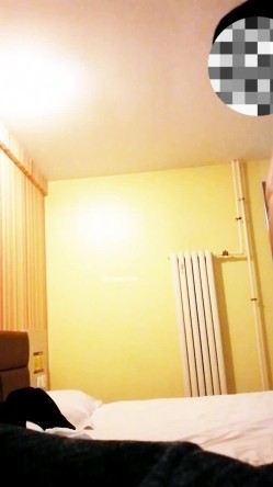 【私房原创偷拍】，男友住在隔壁的风骚小姐姐，她一直说你小声点，听见咱俩就死定了 截图3