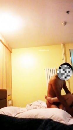 【私房原创偷拍】，男友住在隔壁的风骚小姐姐，她一直说你小声点，听见咱俩就死定了 截图13