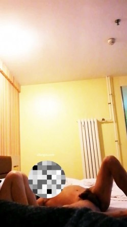 【私房原创偷拍】，男友住在隔壁的风骚小姐姐，她一直说你小声点，听见咱俩就死定了 截图15