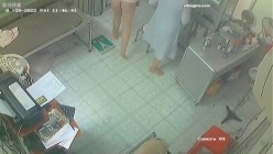 黑客破解医院妇科监控摄像头偷拍 男医生做B超阴超磨蹭温柔插入眼镜少妇不好意思看 截图3