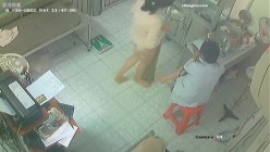 黑客破解医院妇科监控摄像头偷拍 男医生做B超阴超磨蹭温柔插入眼镜少妇不好意思看 截图15
