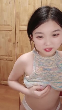 新人！大学生下海~又骚又漂亮~【贝贝】美乳爱心奶~爱了，青春气息扑面而来，兄弟们动心吗 截图9