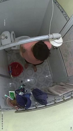 翻墻爬窗摆拍多位小姐姐洗澡换衣服 截图11