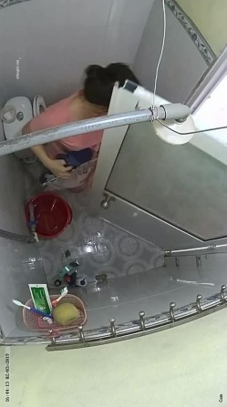 翻墻爬窗摆拍多位小姐姐洗澡换衣服 截图13