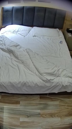 酒店偷拍 ️呆萌眼镜软妹子钟点房被男友扒掉裤子操两场后续高清版 截图3