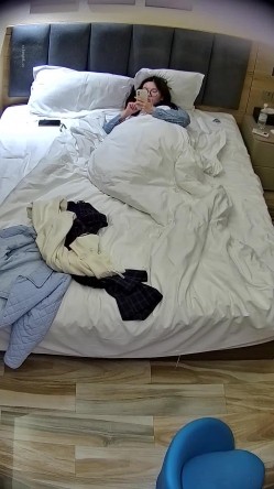酒店偷拍 ️呆萌眼镜软妹子钟点房被男友扒掉裤子操两场后续高清版 截图12