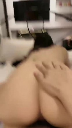 极品车模美女上位服务老板，操逼不戴套 截图5