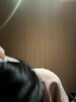 ️sp站极品熟女【yourkeer】穿着开档丝袜在户外商场厕所大胆诱惑自慰骚出天际 截图8