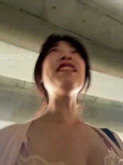 ️sp站极品熟女【yourkeer】穿着开档丝袜在户外商场厕所大胆诱惑自慰骚出天际 截图10