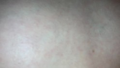 在表妹的手机里发现的 平时一本正经的乖乖女没想到还是一个小骚货 截图5