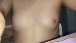 在表妹的手机里发现的 平时一本正经的乖乖女没想到还是一个小骚货 截图9