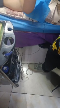 《贵在真实反差淫妻》顶级绿帽刷锅狠人，私密交流群东北夫妻淫乱群交内容曝光，商场户外超市露出3P野 截图3