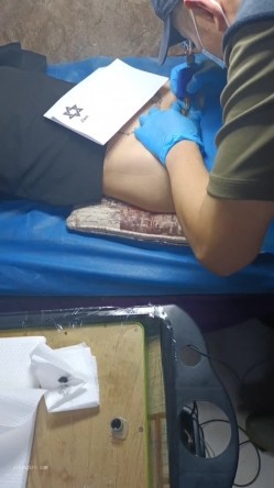 《贵在真实反差淫妻》顶级绿帽刷锅狠人，私密交流群东北夫妻淫乱群交内容曝光，商场户外超市露出3P野 截图15