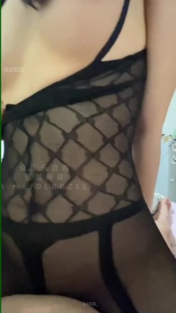 推特新晋海王淫妻约炮原创博主「ICICIS」极品女大学生母狗楠楠合集 空乘制服女上位，开裆黑丝 截图5