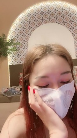 美娜非常nice时尚~美女配上高端场地还挺吸睛的~激情秀舞~向狼友们展展示私密特写！诱惑鸡鸡勃起！ 截图2