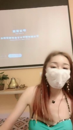 美娜非常nice时尚~美女配上高端场地还挺吸睛的~激情秀舞~向狼友们展展示私密特写！诱惑鸡鸡勃起！ 截图9