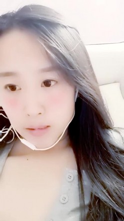 最美哺乳期宝妈【哺乳期】为了生活下海~直播挤乳汁!湿哒哒，小少妇颇有几分姿色 截图10