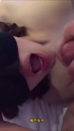 蒙着双眼被单男操，这样才能有无尽的想象力，精子吃起来会更香！ 截图8