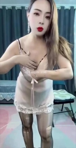 精品推荐 【快手】大奶骚妇熟女『星儿』露脸扒穴道具自慰诱惑福利 截图1
