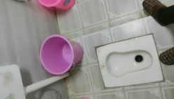 【专搞良家妇女】跟离异人妻打得火热 姐姐一对美腿挺诱人 害羞捂逼不给看 舔穴后入啪啪干得爽 截图1